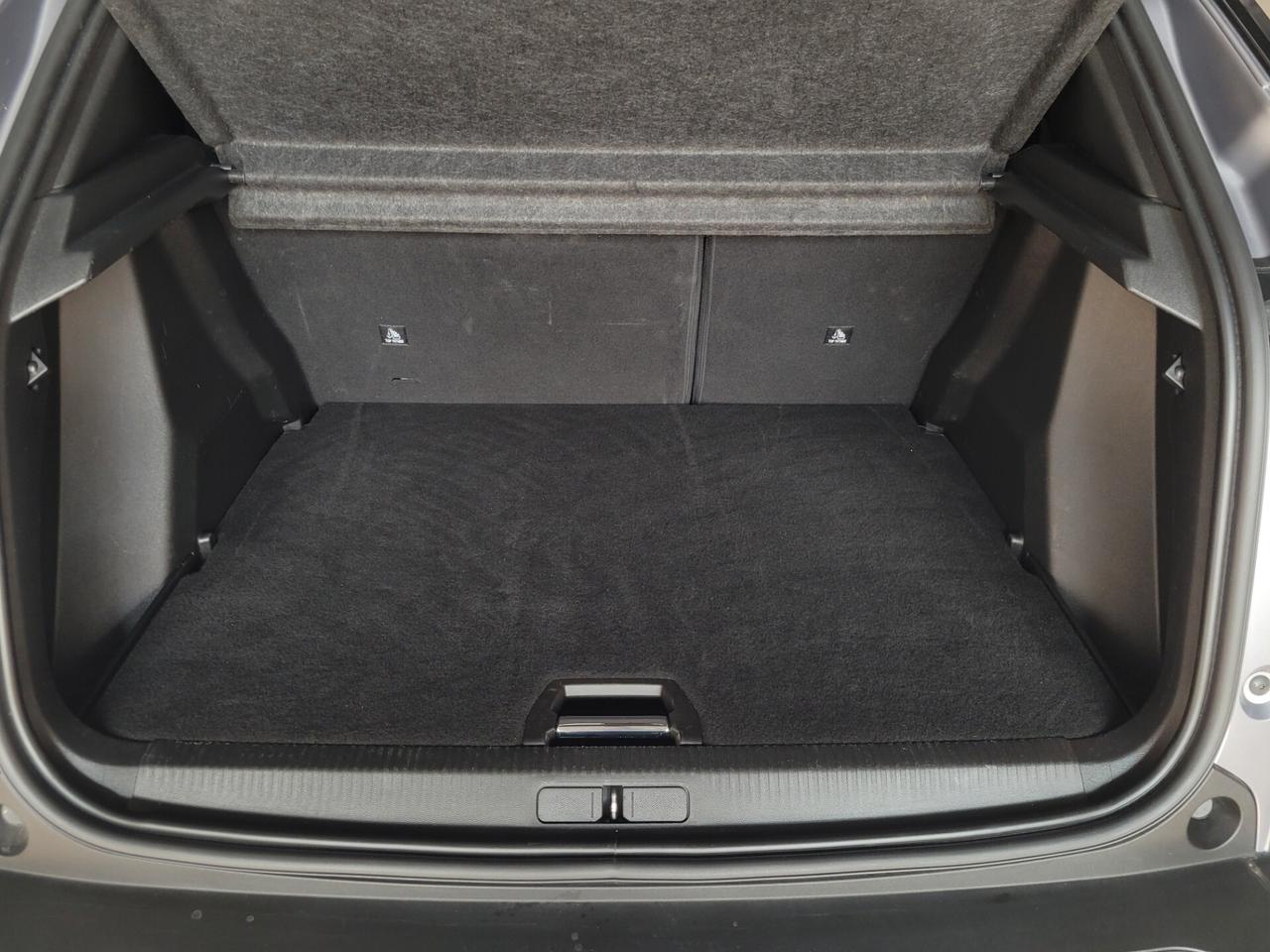 Peugeot 2008 1.2 ALLURE AUT. CRUISE LED CARPLAY PELLE NAVI