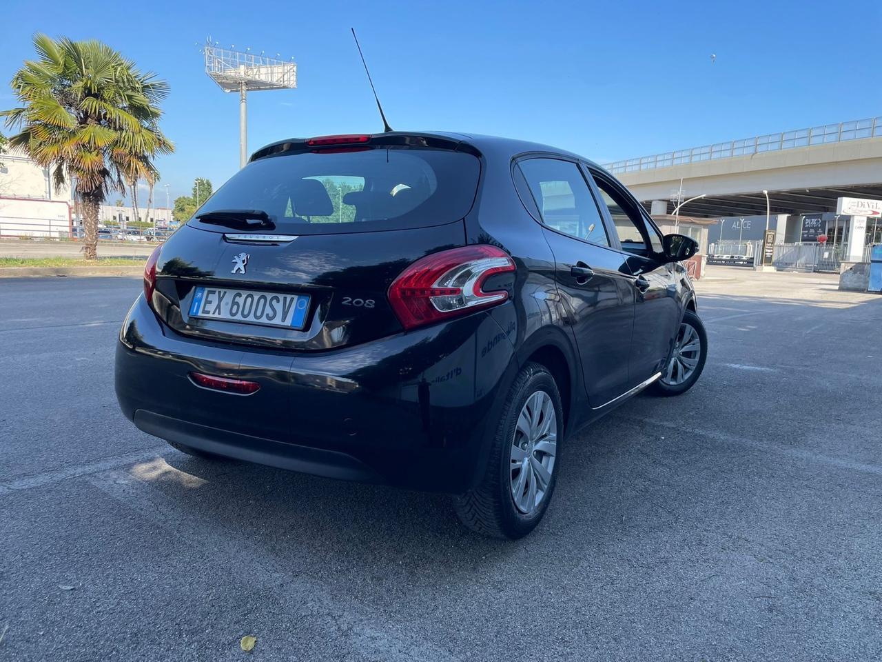 Peugeot 208 1.4 HDi 68 CV 5 porte in perfette condizioni