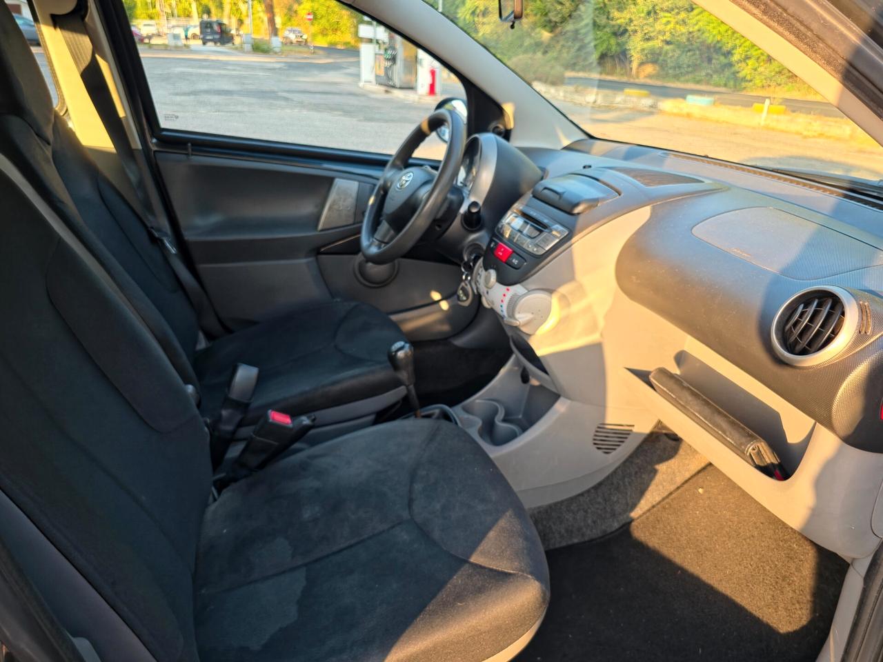 Toyota Aygo 1.0 12V VVT-i 5 porte Deep Ocean Connect E5 Manuale NEO 2012