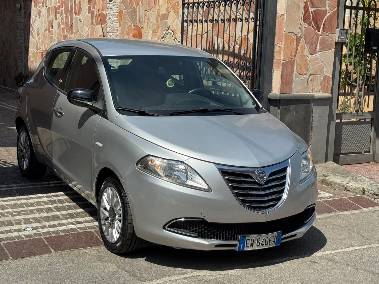 Lancia Ypsilon 1.2 69 CV 5 porte S&S Silver