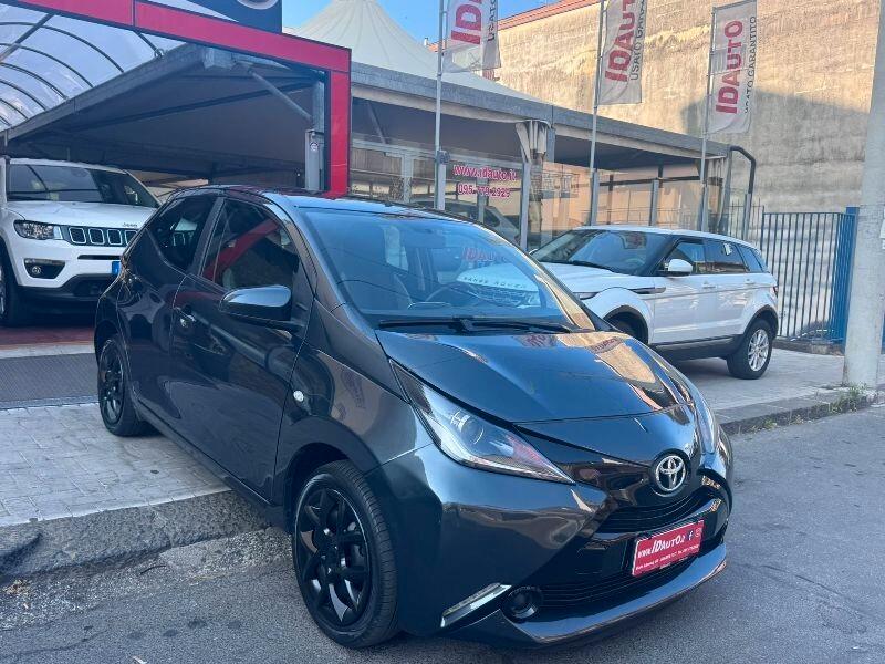Toyota Aygo 1.0 VVT-i 69 CV 5 porte x-black