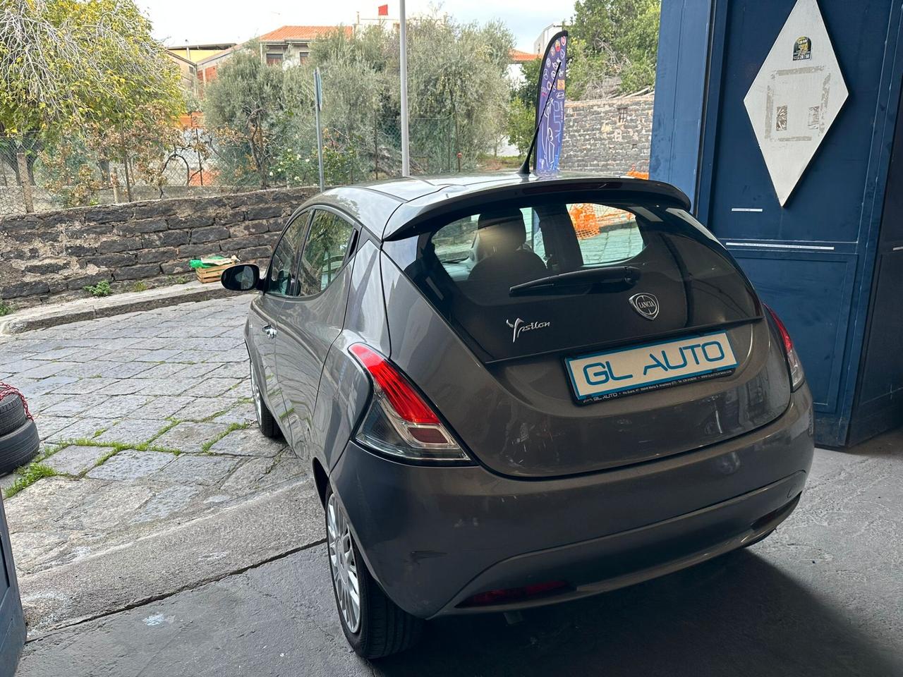 Lancia Ypsilon 1.2 69 CV 5 porte Silver