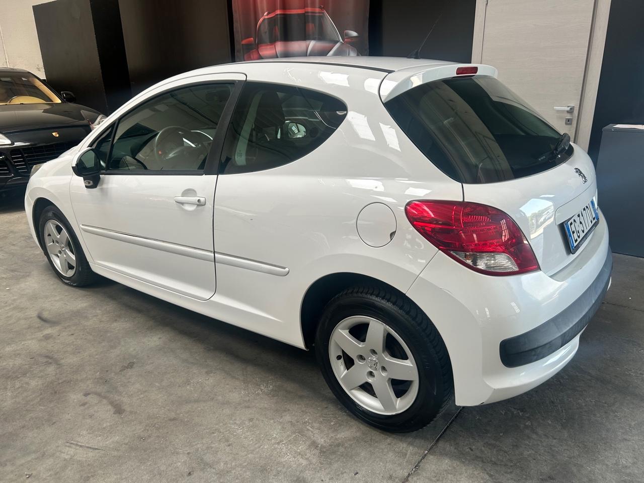 Peugeot 207 1400 hdi 60 cv neopatentati