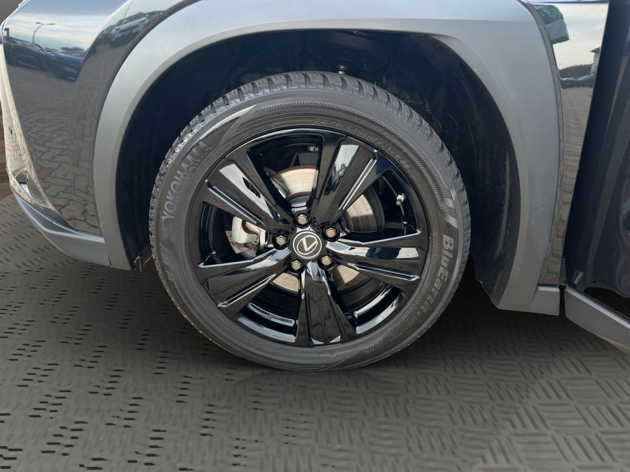 Lexus UX 250h 2.0 Midnight 2wd cvt