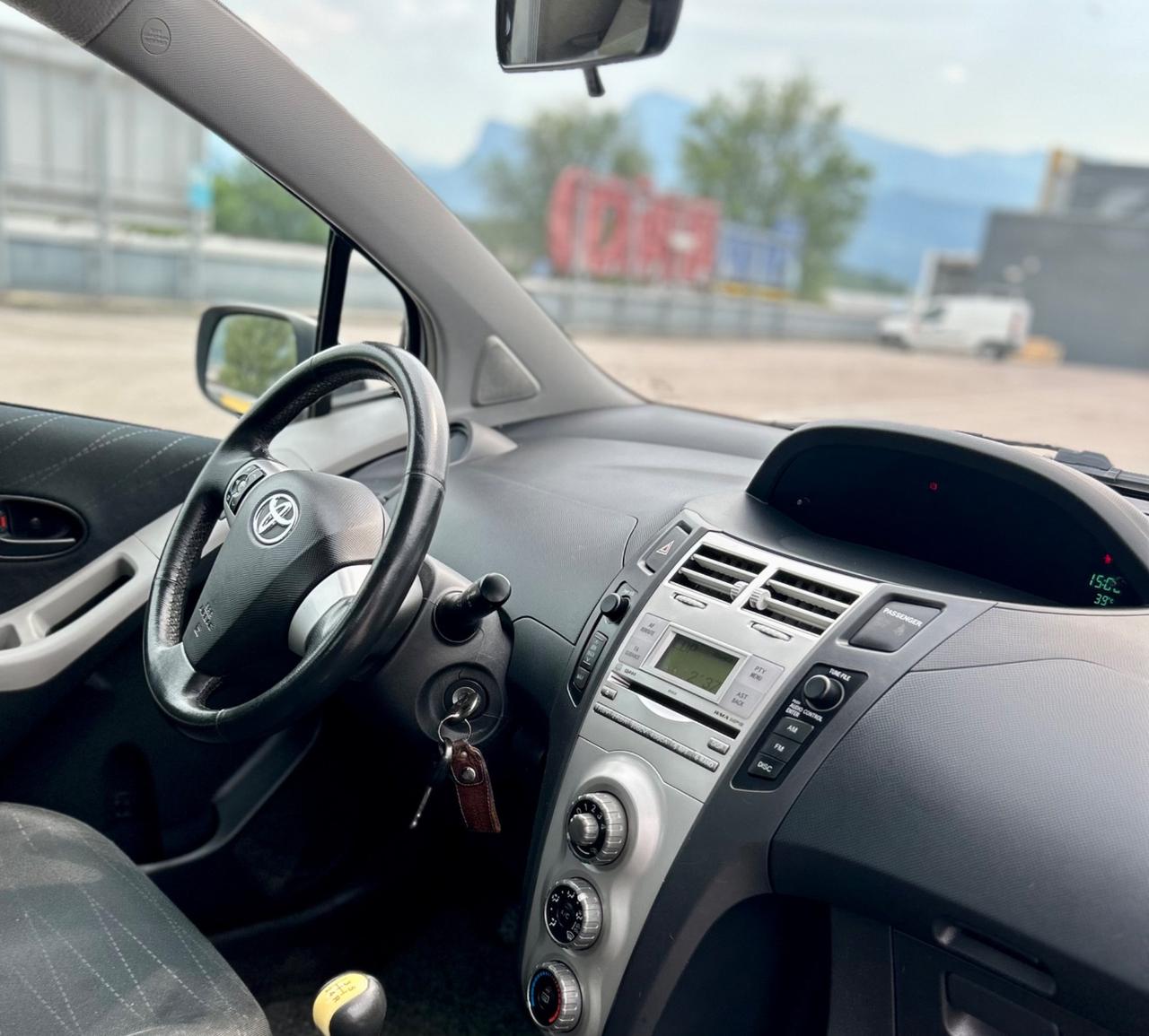 Toyota Yaris 1.3 Benzina 5 porte Neopatentati