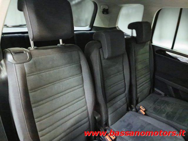 VOLKSWAGEN Touran 2.0 TDI 150 CV SCR DSG Executive BMT in arrivo