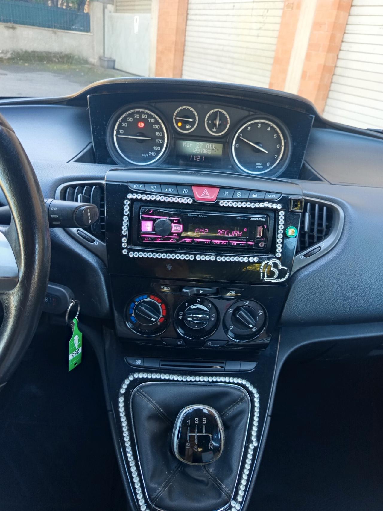 Lancia Ypsilon 1.2 69 CV 5 porte S&S Platinum