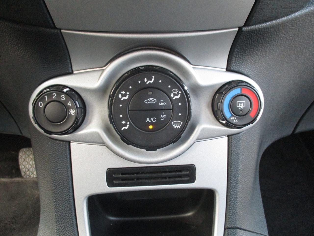 Ford Fiesta 1.2 82 CV 5 porte Titanium 2012