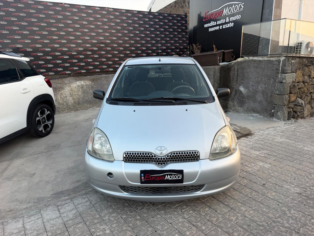 Toyota Yaris 1.0i 16V cat 5 porte Sol