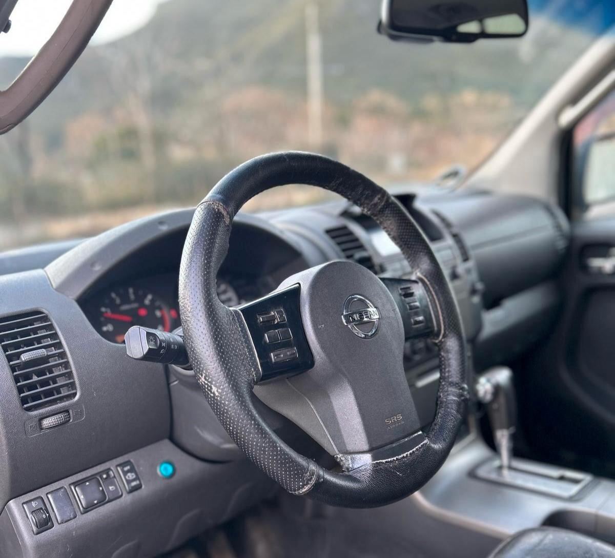Nissan Navara 2.5 dCi 4 porte Double Cab Sport