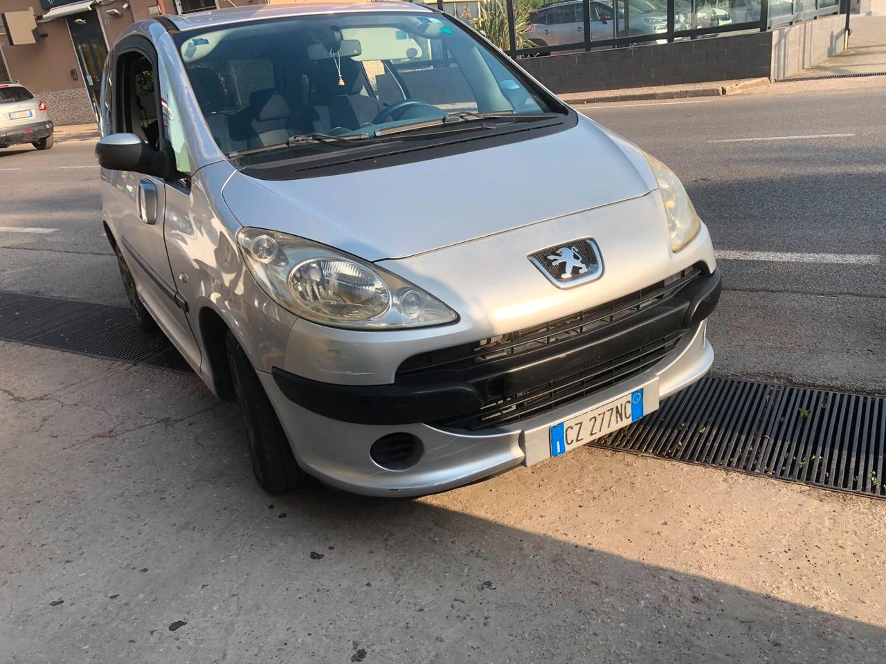 Peugeot 1007 1.4 Happy