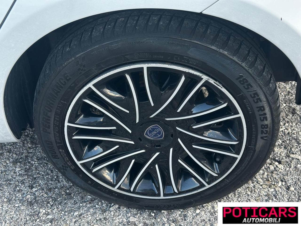 Lancia Ypsilon 1.2 69 CV 5 porte GPL Ecochic Gold