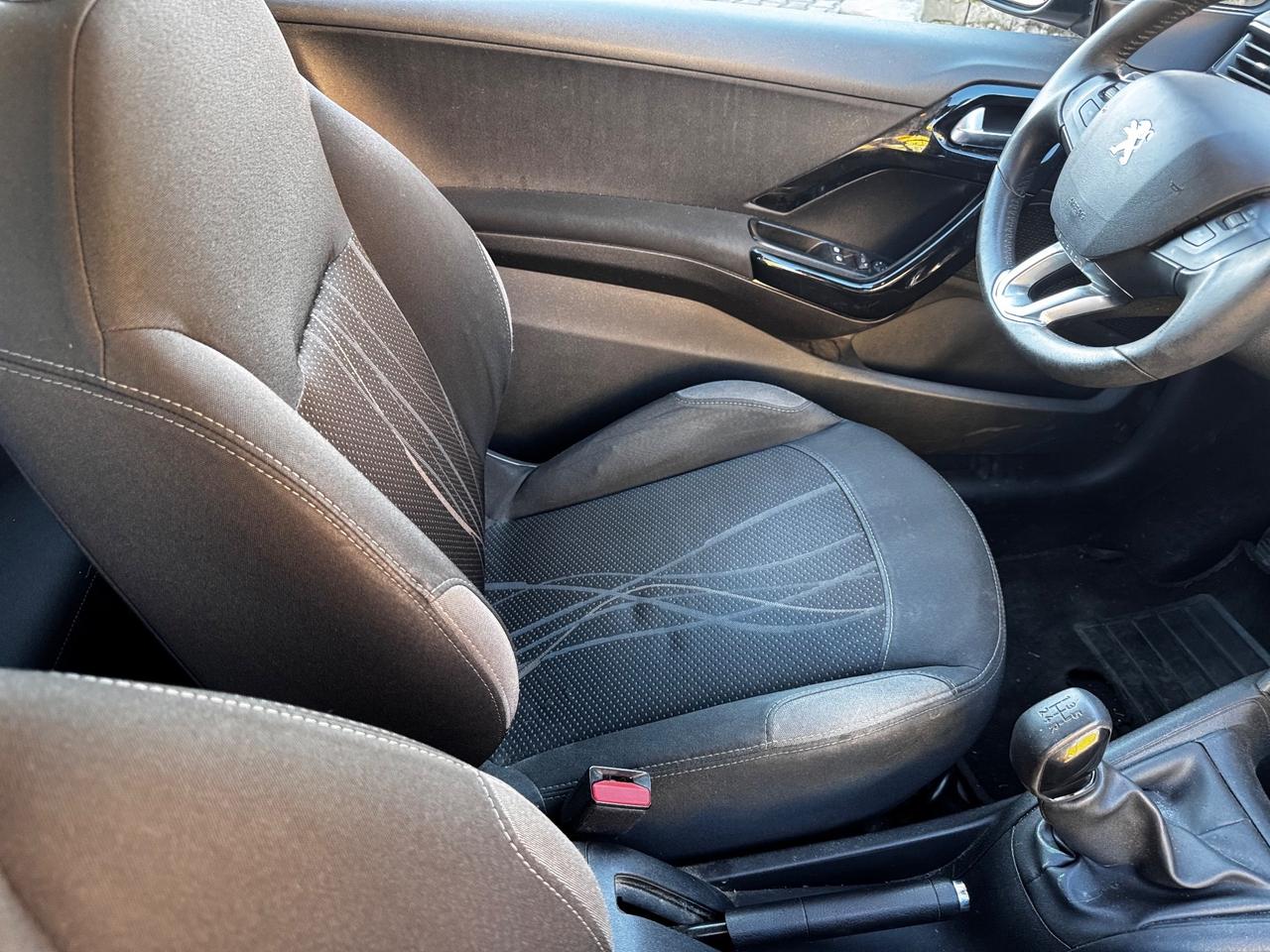 Peugeot 208 1.4 HDi 68 CV 3 porte Allure neopatentati