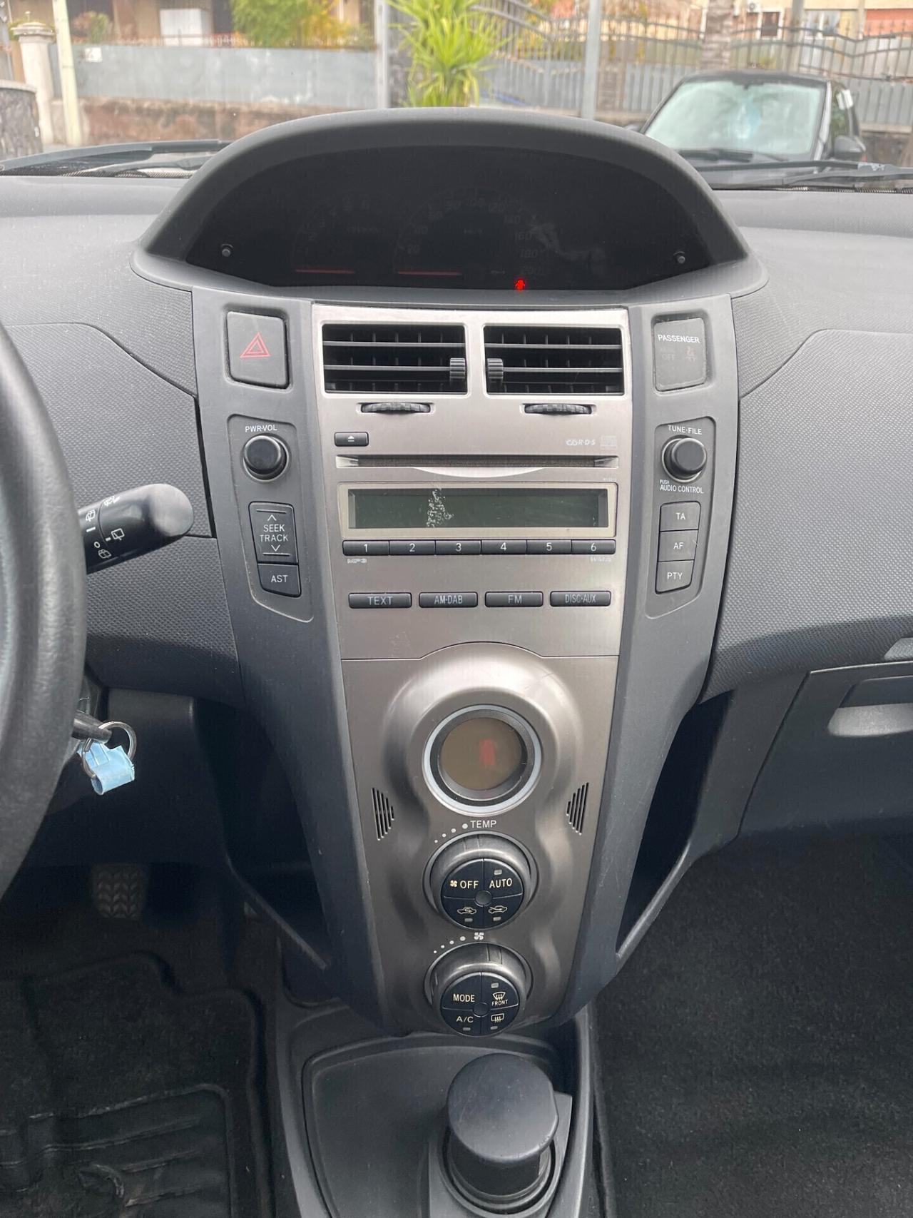 Toyota Yaris 1.0 5 porte Sol