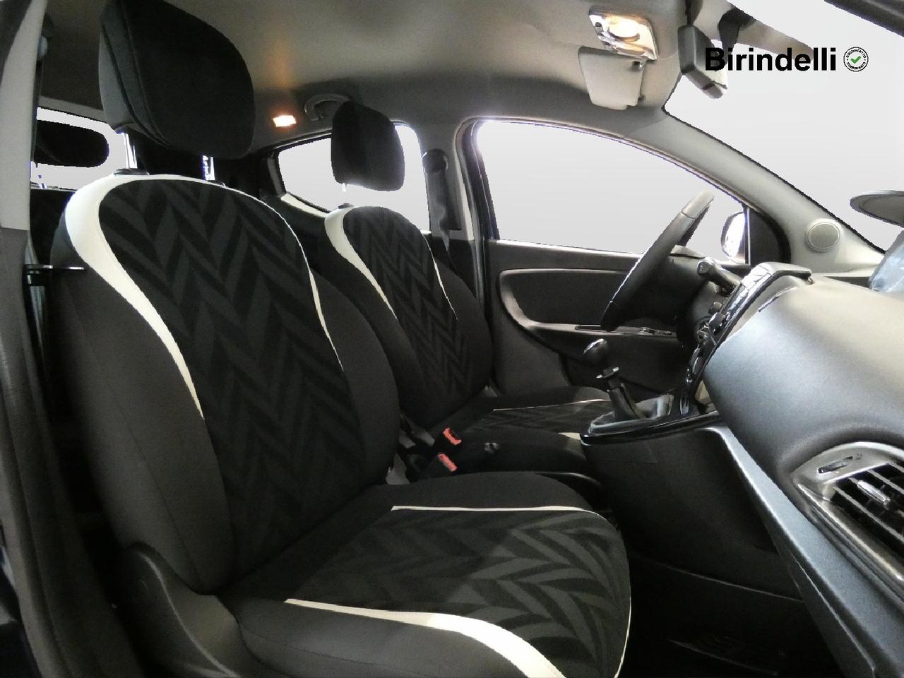 LANCIA Ypsilon 3ª serie - Ypsilon 1.2 69 CV 5 porte Silver