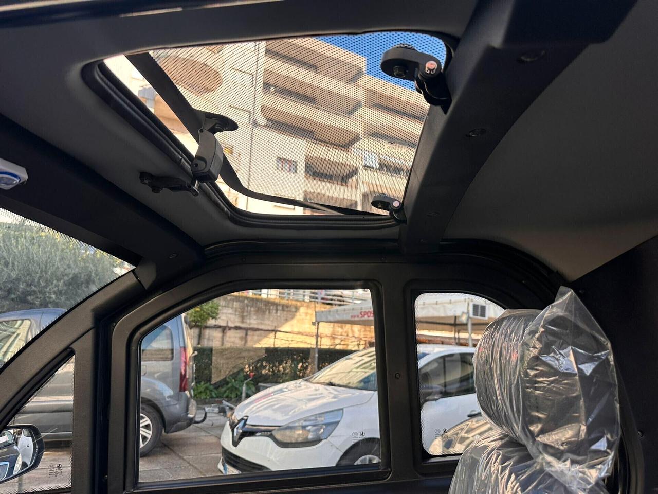 MICRO CAR ELETTRICA MINI - SI GUIDA SENZA PATENTE -