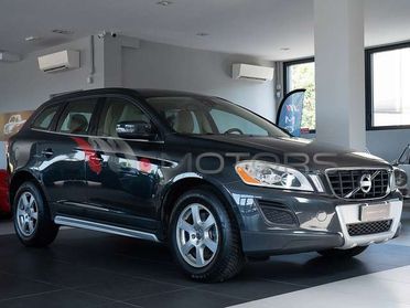 Volvo XC60 2.4 d3 Momentum AWD 163 CV Geartronic