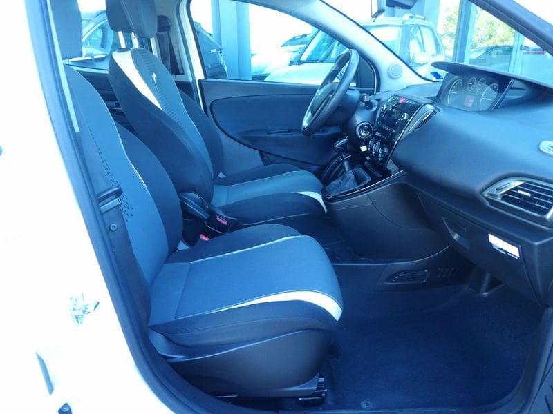 Lancia Ypsilon Ypsilon 0.9 TwinAir 85 CV 5 porte Metano Ecochic Elefantino