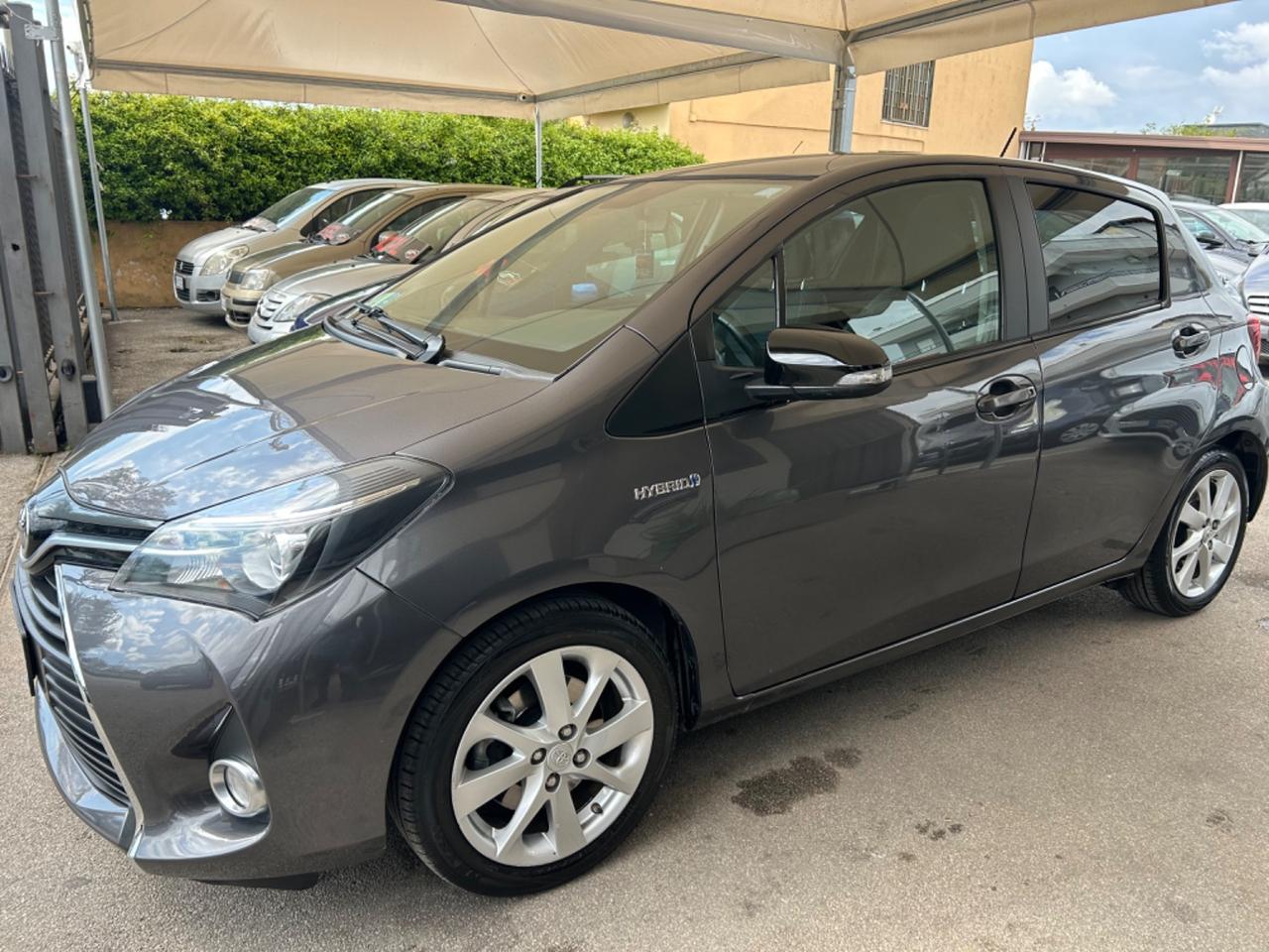 Toyota Yaris 1.5 Hybrid 5 porte by Glamour