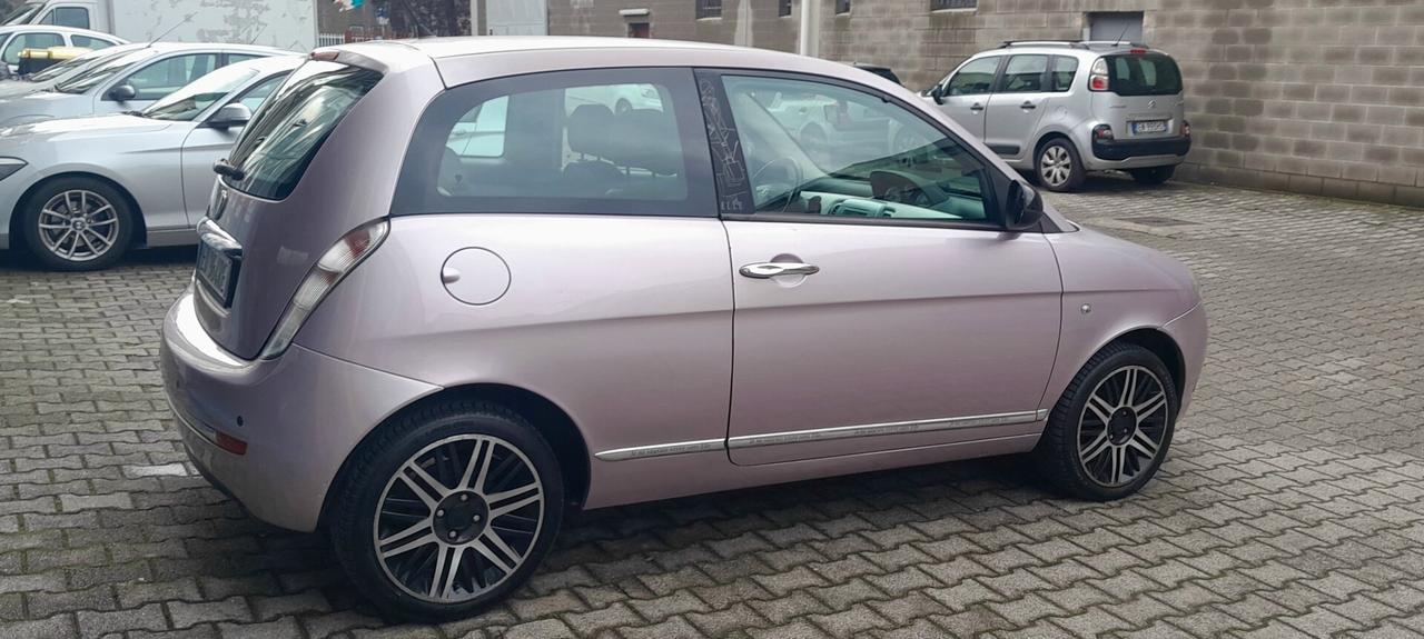 Lancia Ypsilon 1.2 69 CV Elle Euro5 NeopatentatiOK