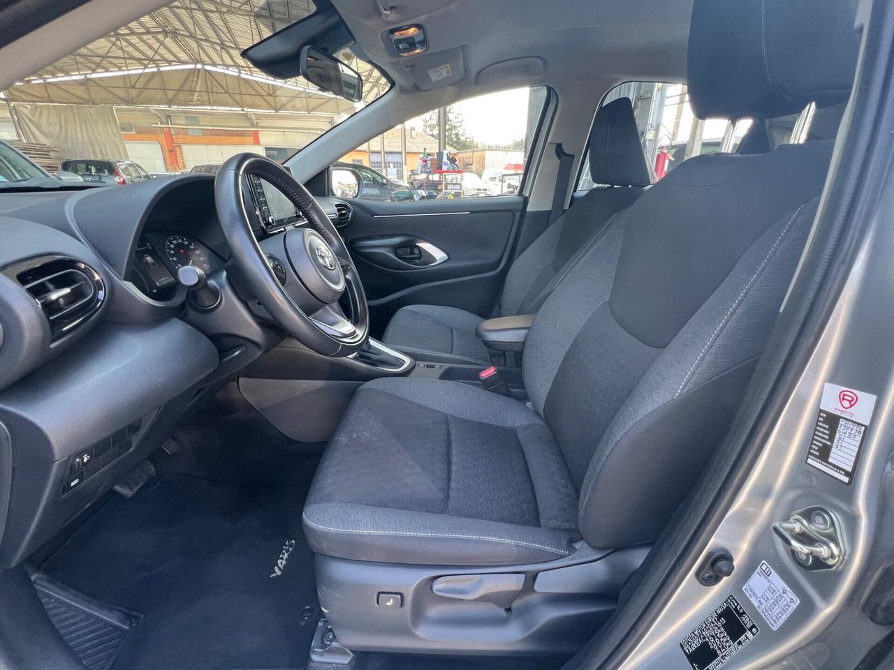 Toyota Yaris 1.5 Hybrid 5 porte Business FINANZIABILE