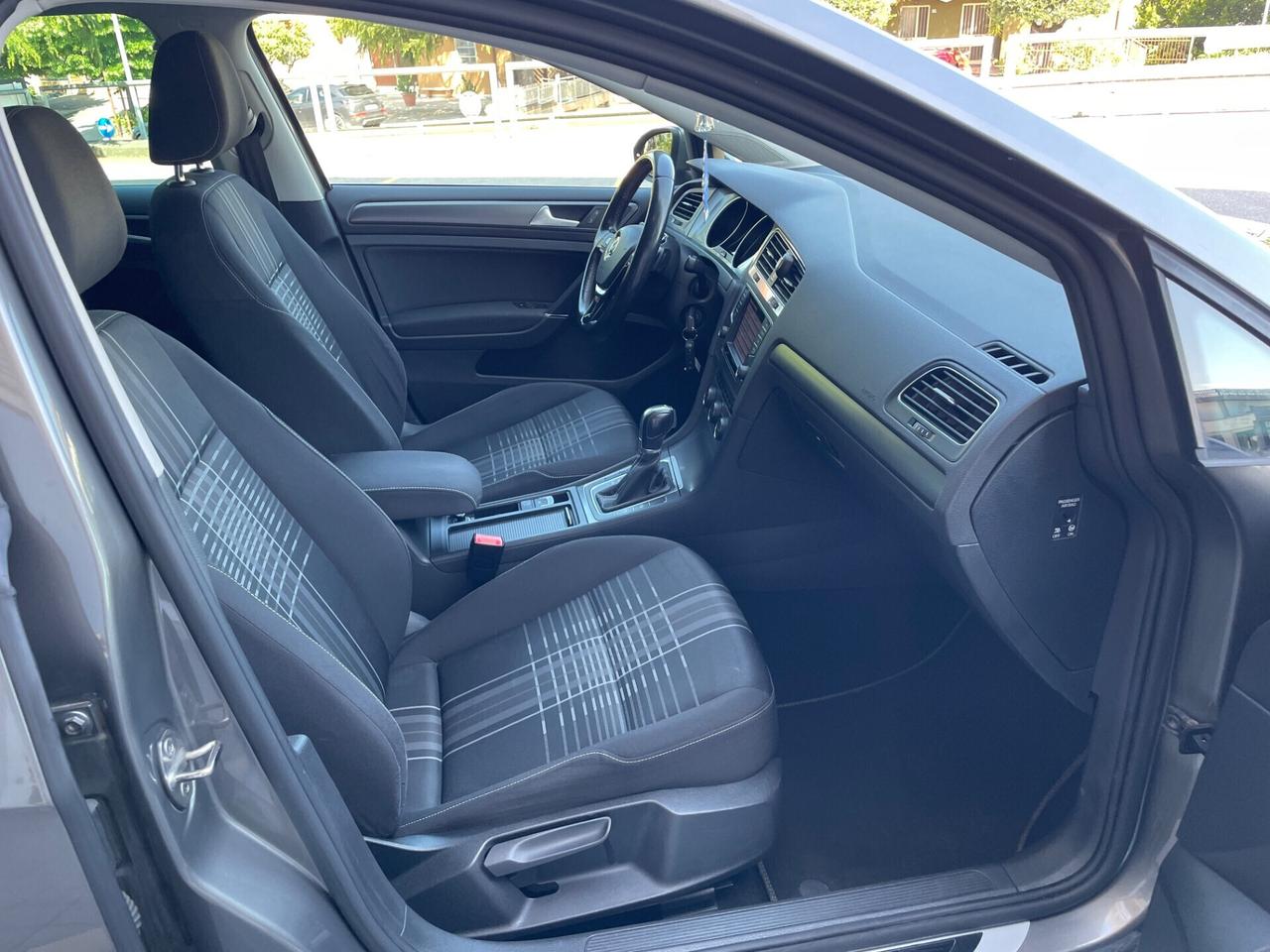 VOLKSWAGEN GOLF 1.6 TDI 110 CV DSG 5P LOUNGE