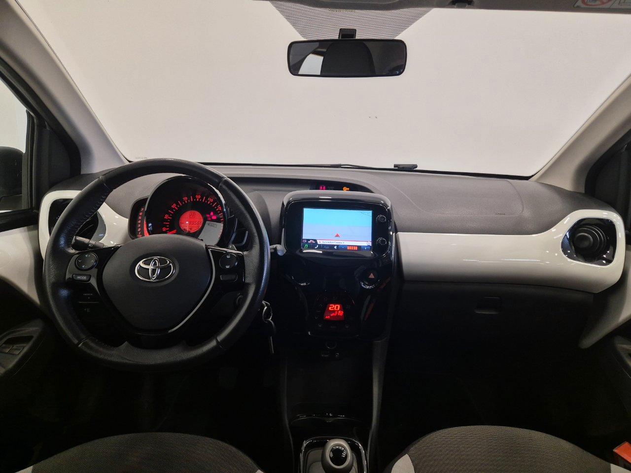 Toyota Aygo 5p 1.0 x-play aut. - NEOPATENTATI - Cam - Navi