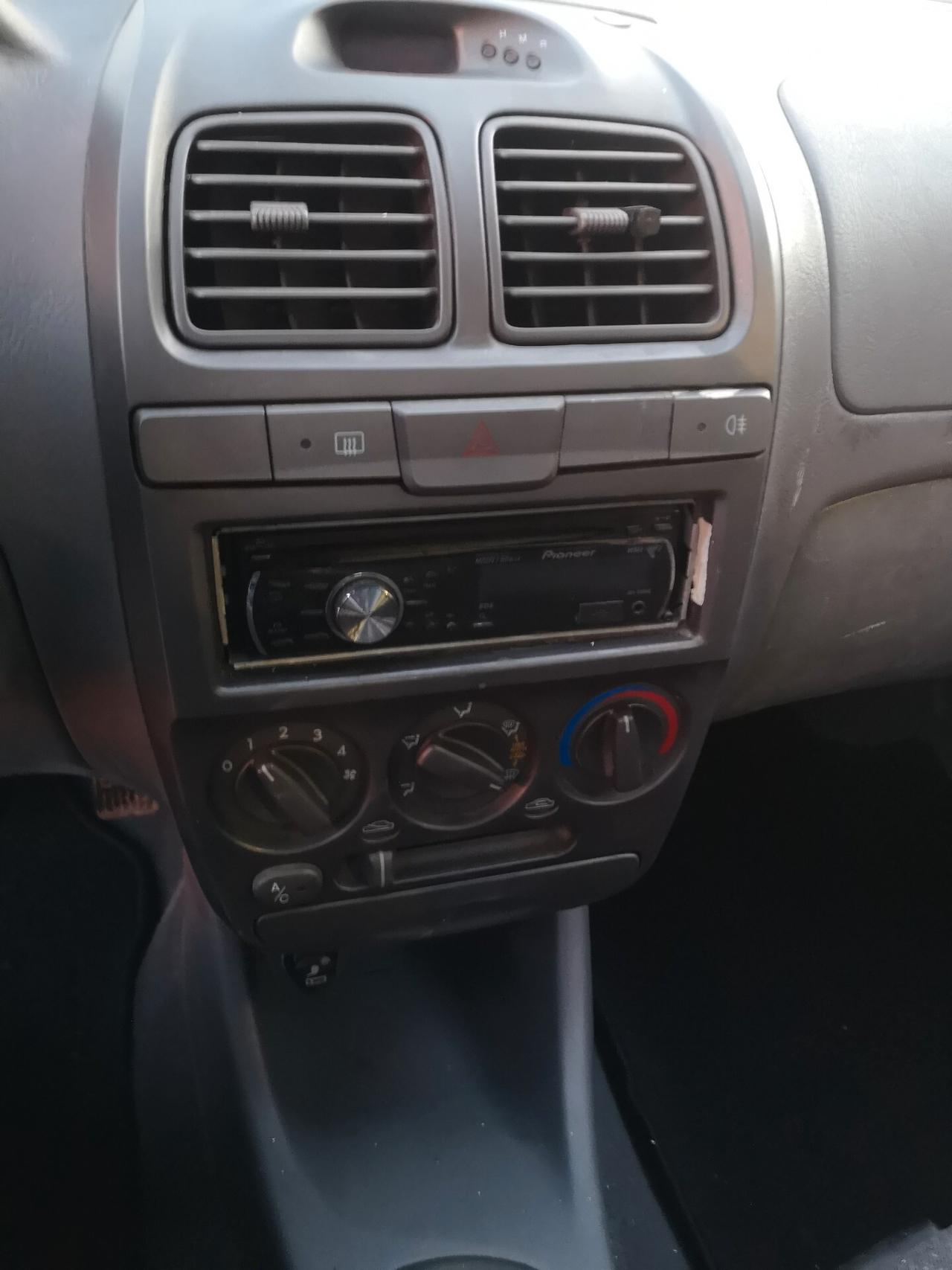 Hyundai Accent 1.3 benz 86 cv - 2002