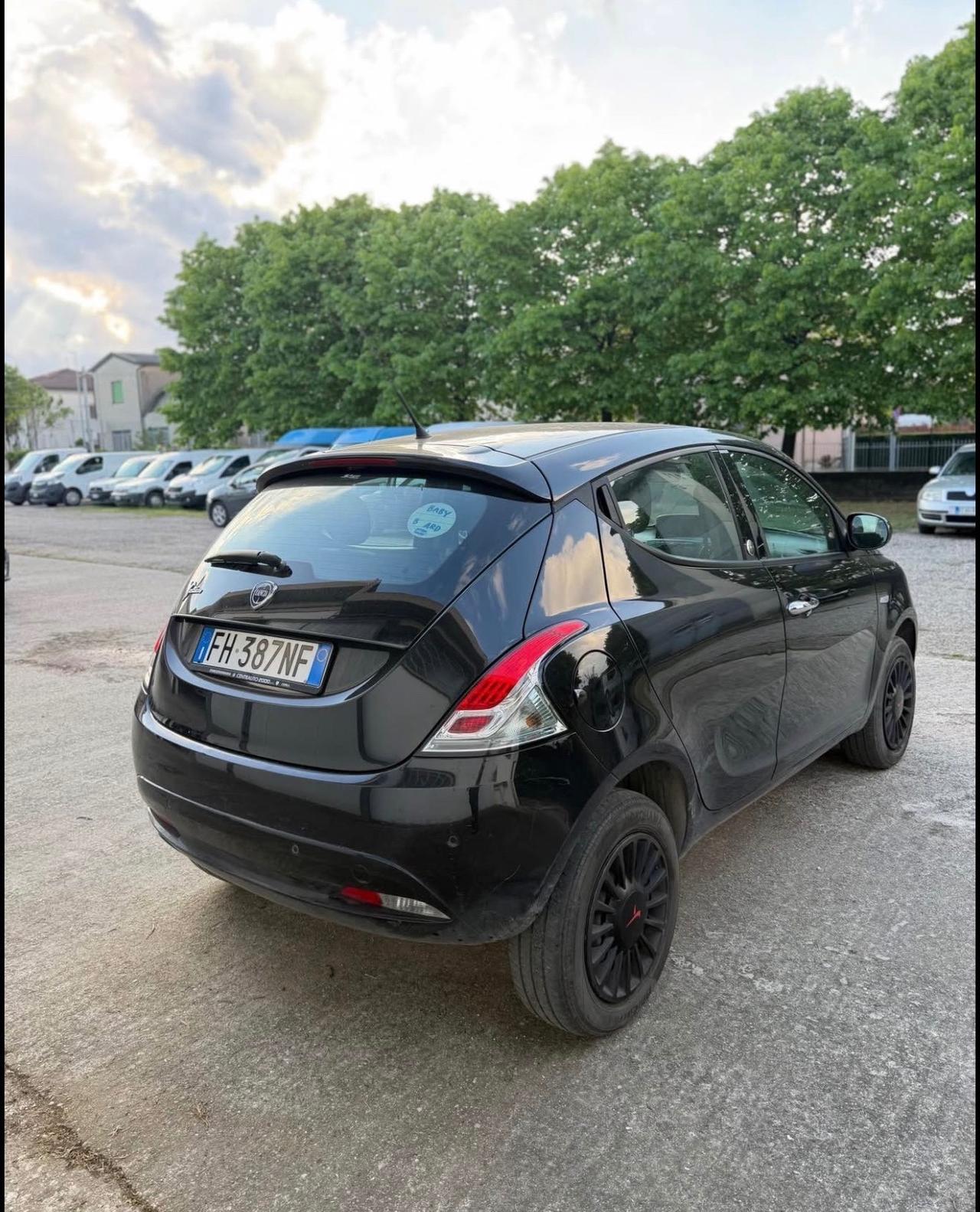 Lancia Ypsilon 0.9 TwinAir 85 CV 5 porte Metano Ecochic Gold