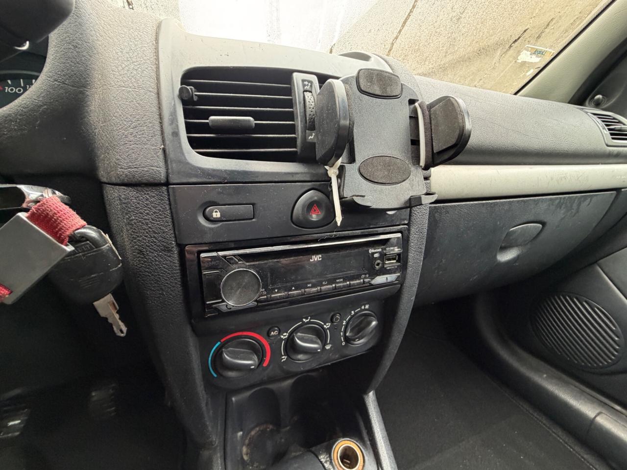 Renault Clio 1.2 BENZINA NEOPATENTATI CONSUMI BASSI