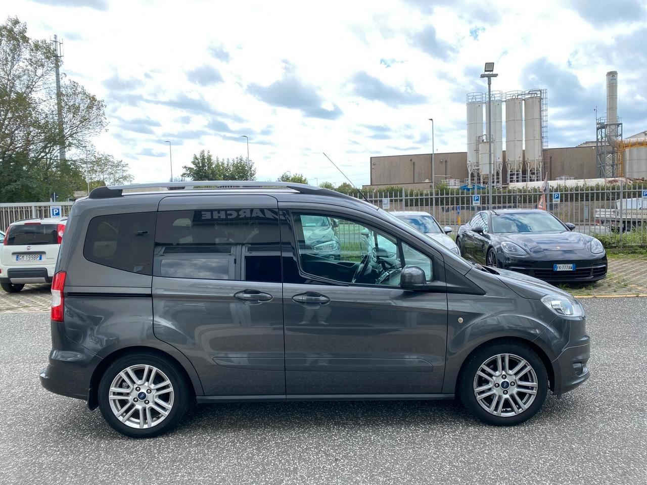 Ford Tourneo Connect 1.5 TDCi 120 CV Titanium