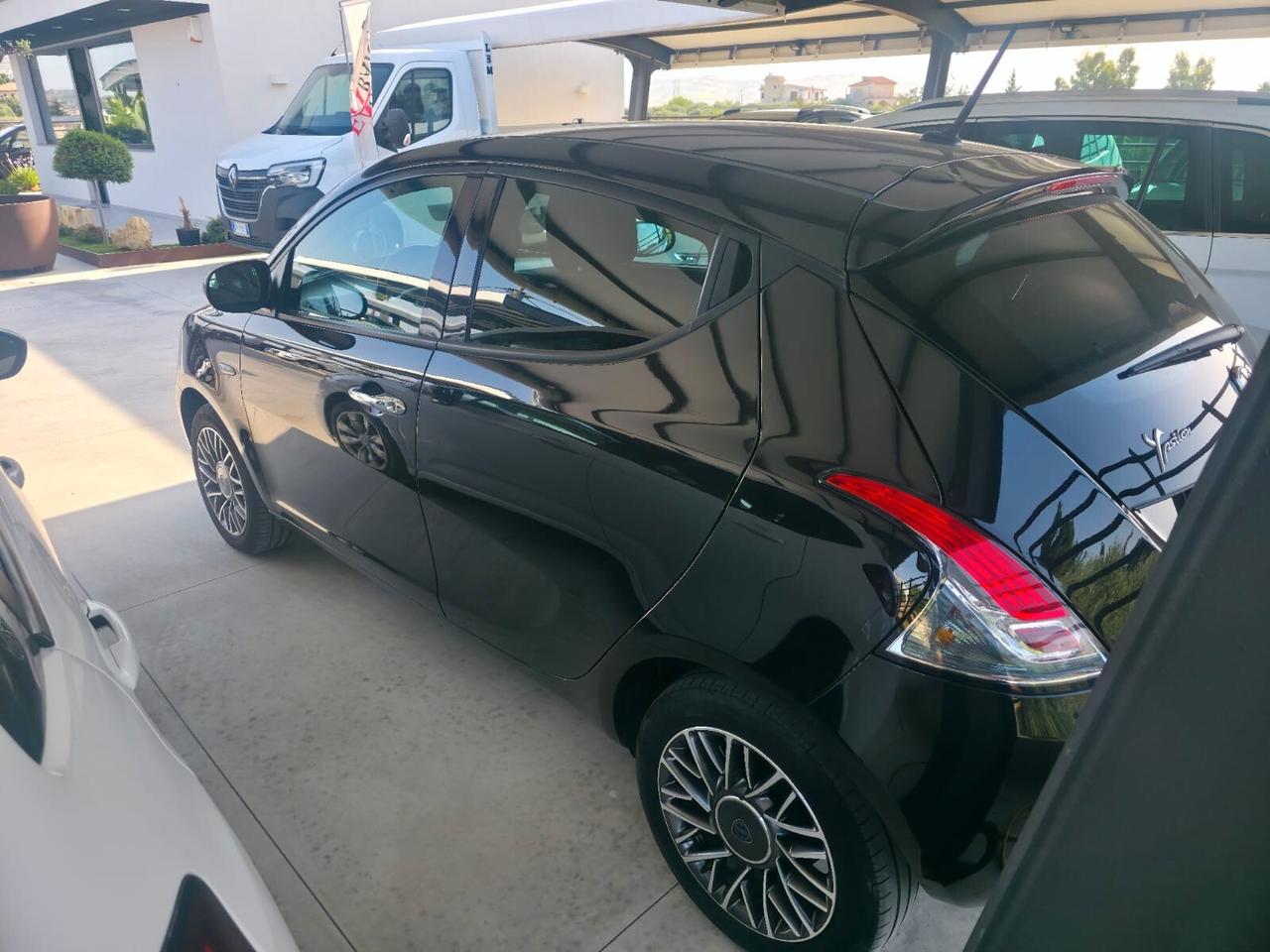 Lancia Ypsilon 1.0 FireFly 5 porte S&S Hybrid Gold Plus