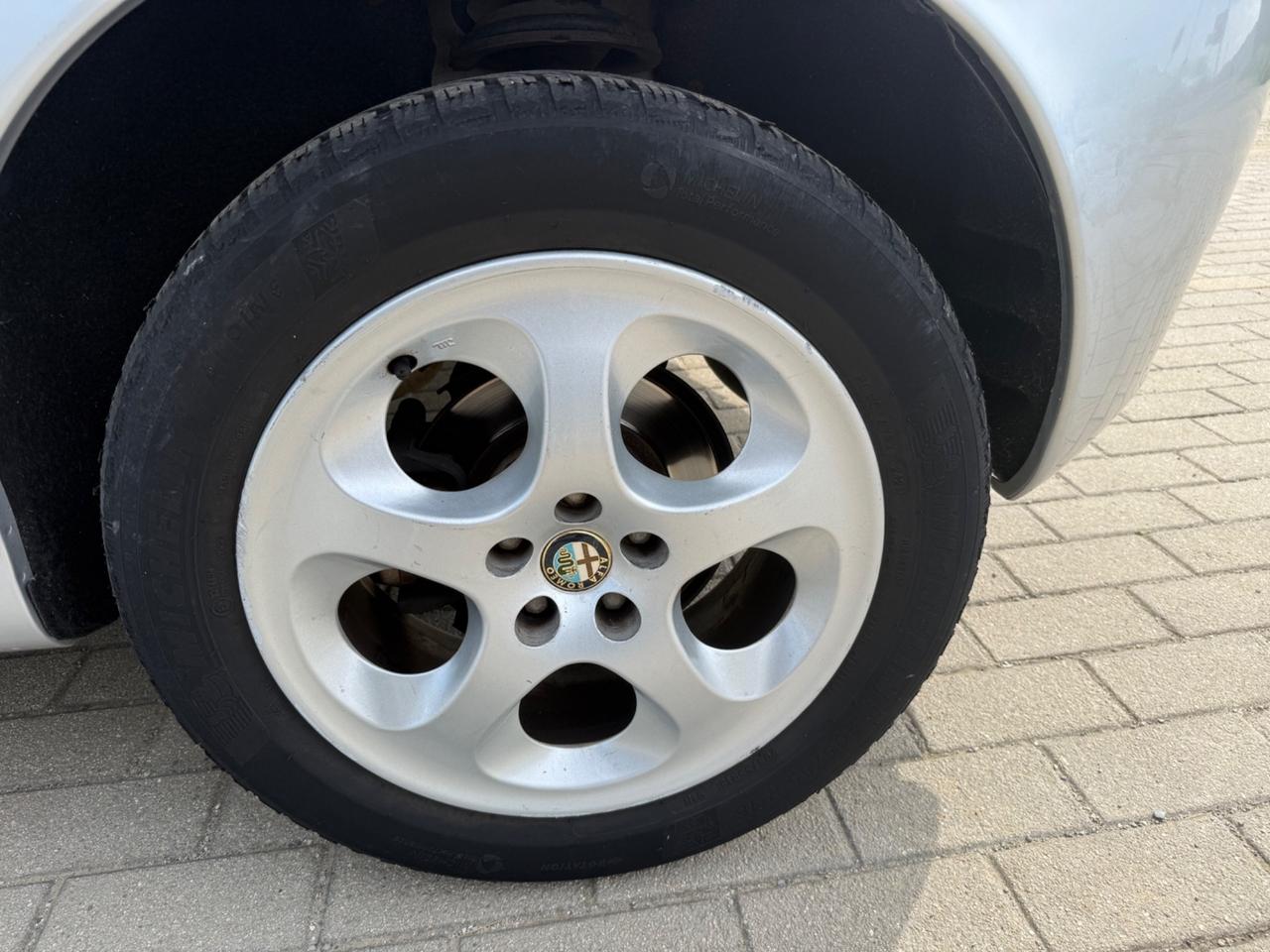 Alfa Romeo 147 1.9 JTD (120)