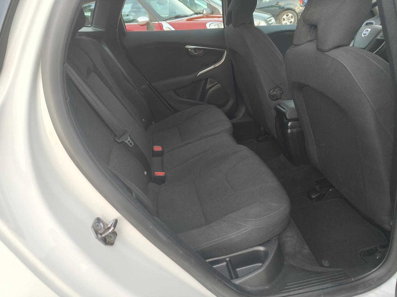 Volvo V40 D2 1.6d summum