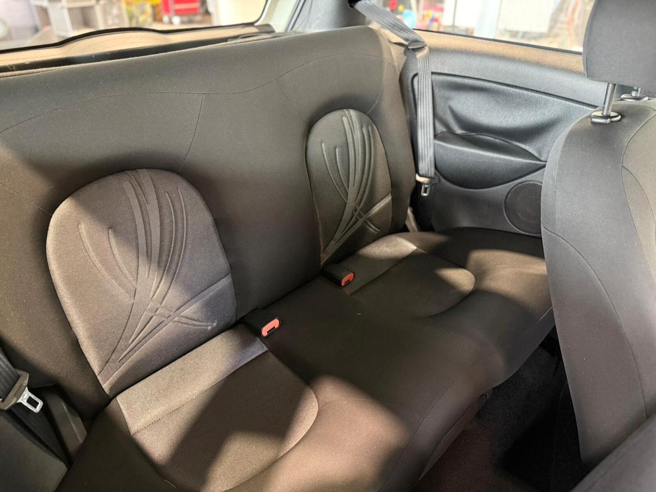 Lancia Ypsilon 1.3 MJT 75 CV Unyca