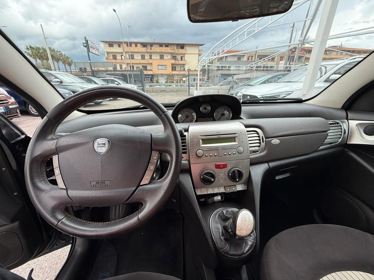 Lancia Ypsilon 1.3 MJT 90 CV Oro Bianco