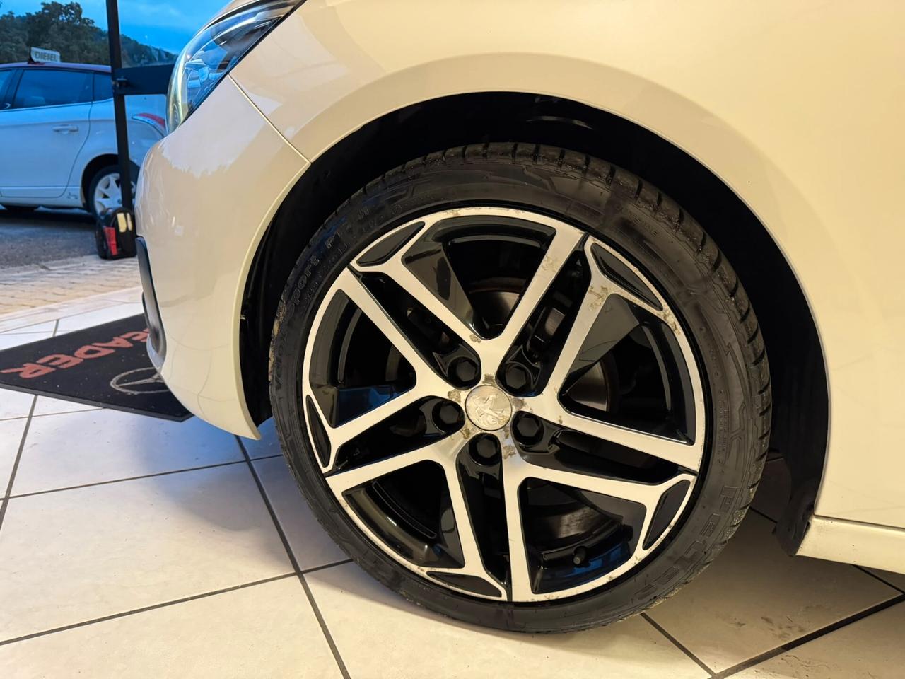 Peugeot 308 BlueHDi 130 S&S SW Allure