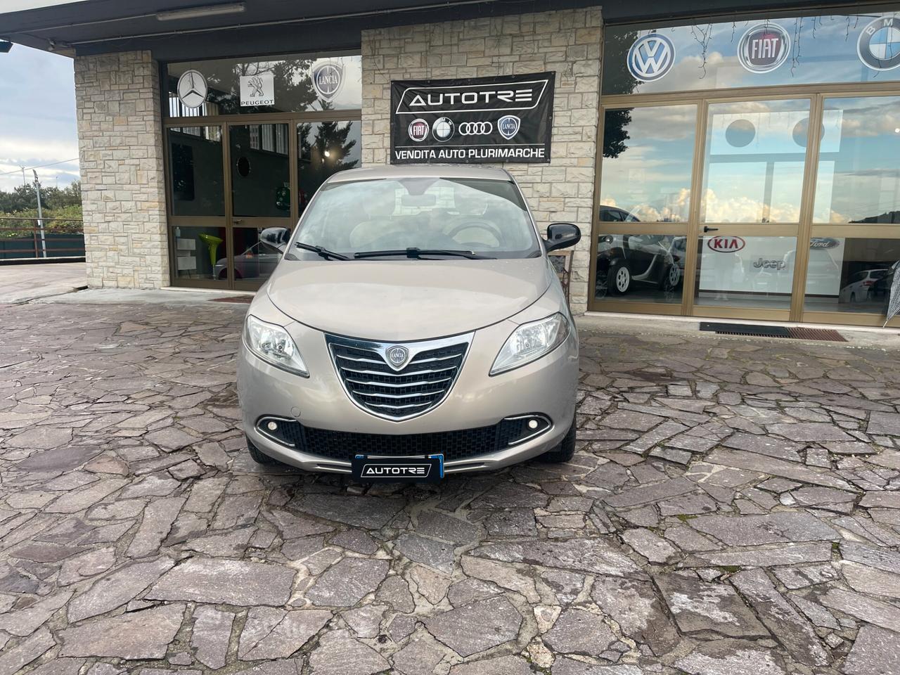 Lancia Ypsilon 0.9 TwinAir 85 CV 5 porte Metano Ecochic Gold NEO PATENTATI