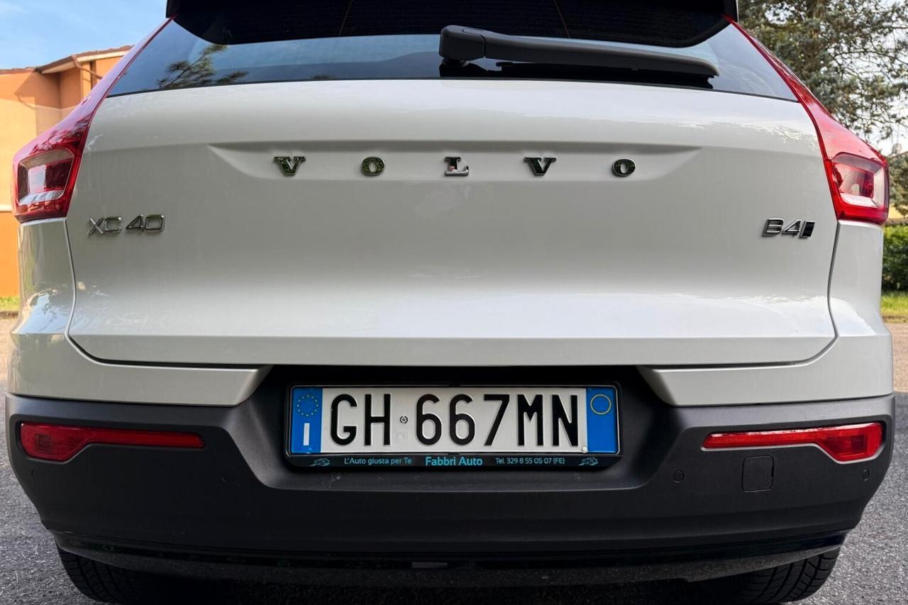 Volvo XC40 B4 AWD HYBRID Geartronic R-Design