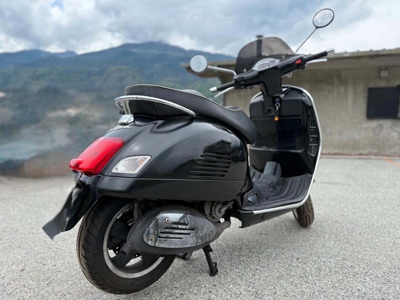 Piaggio Vespa 300 GTS