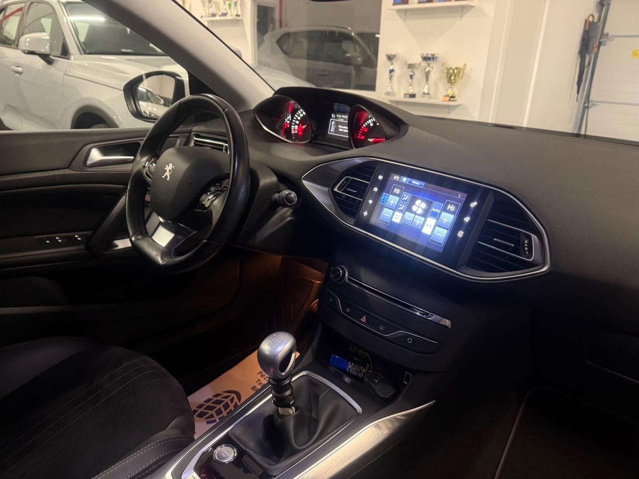 Peugeot 308 BlueHDi 120 S&S Allure