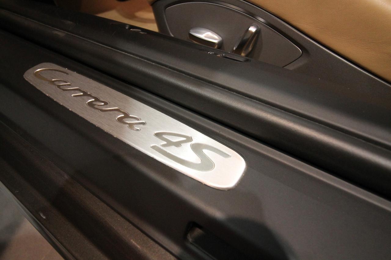 PORSCHE 911 CARRERA 4S