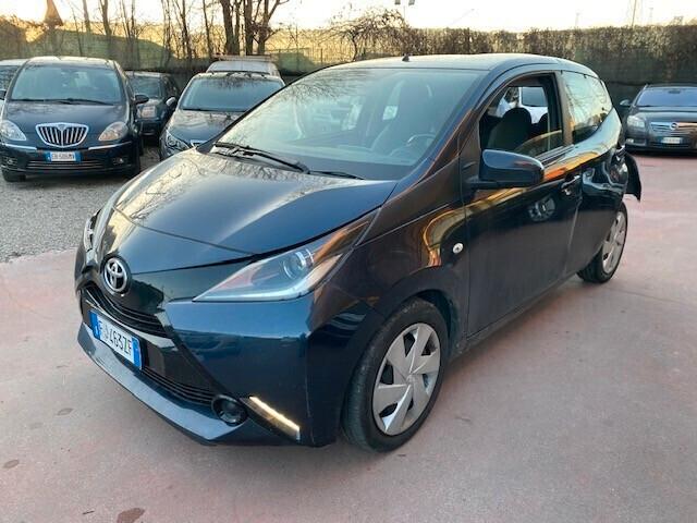 Toyota Aygo 1.0 VVT-i 69 CV 5 porte x-black TSS