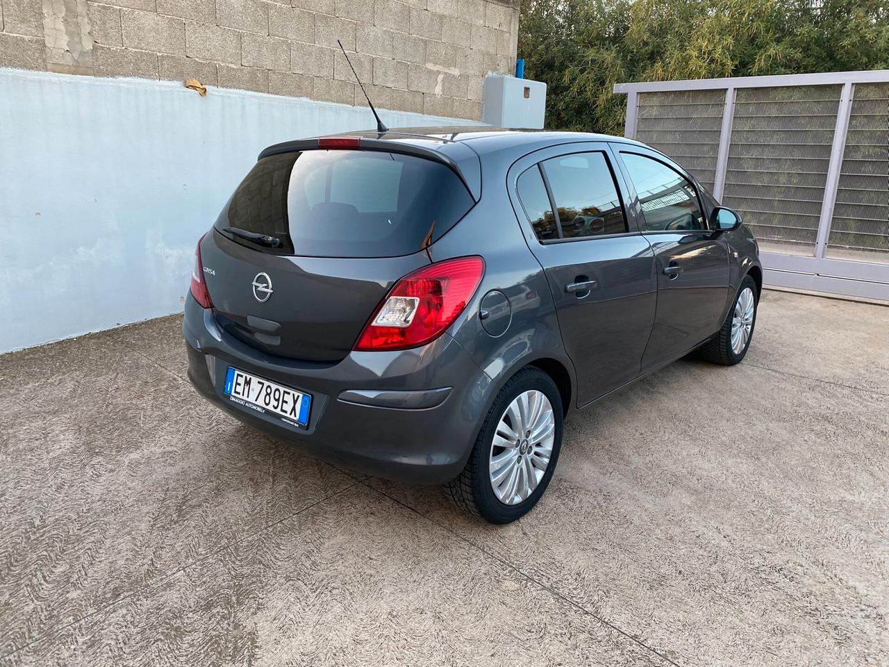 Opel Corsa 1.2 benzina 86cv | 2012