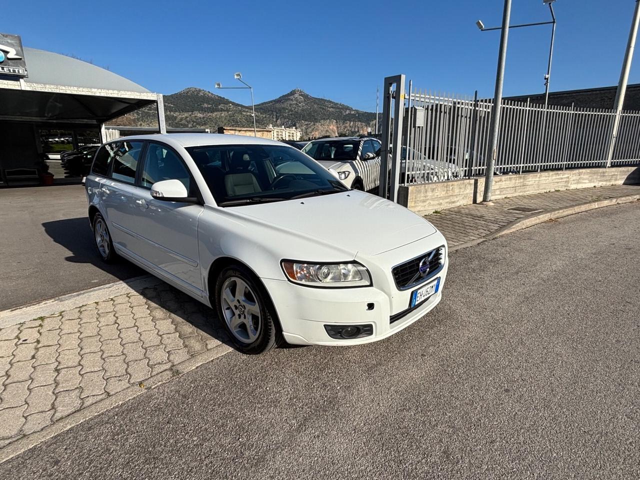 Volvo V50 D4 R-design