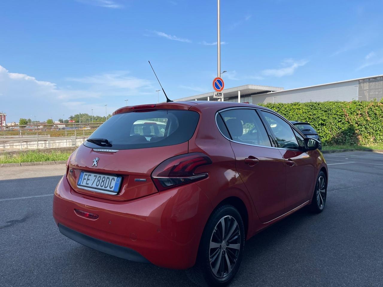 Peugeot 208 PureTech 82 5 porte Allure