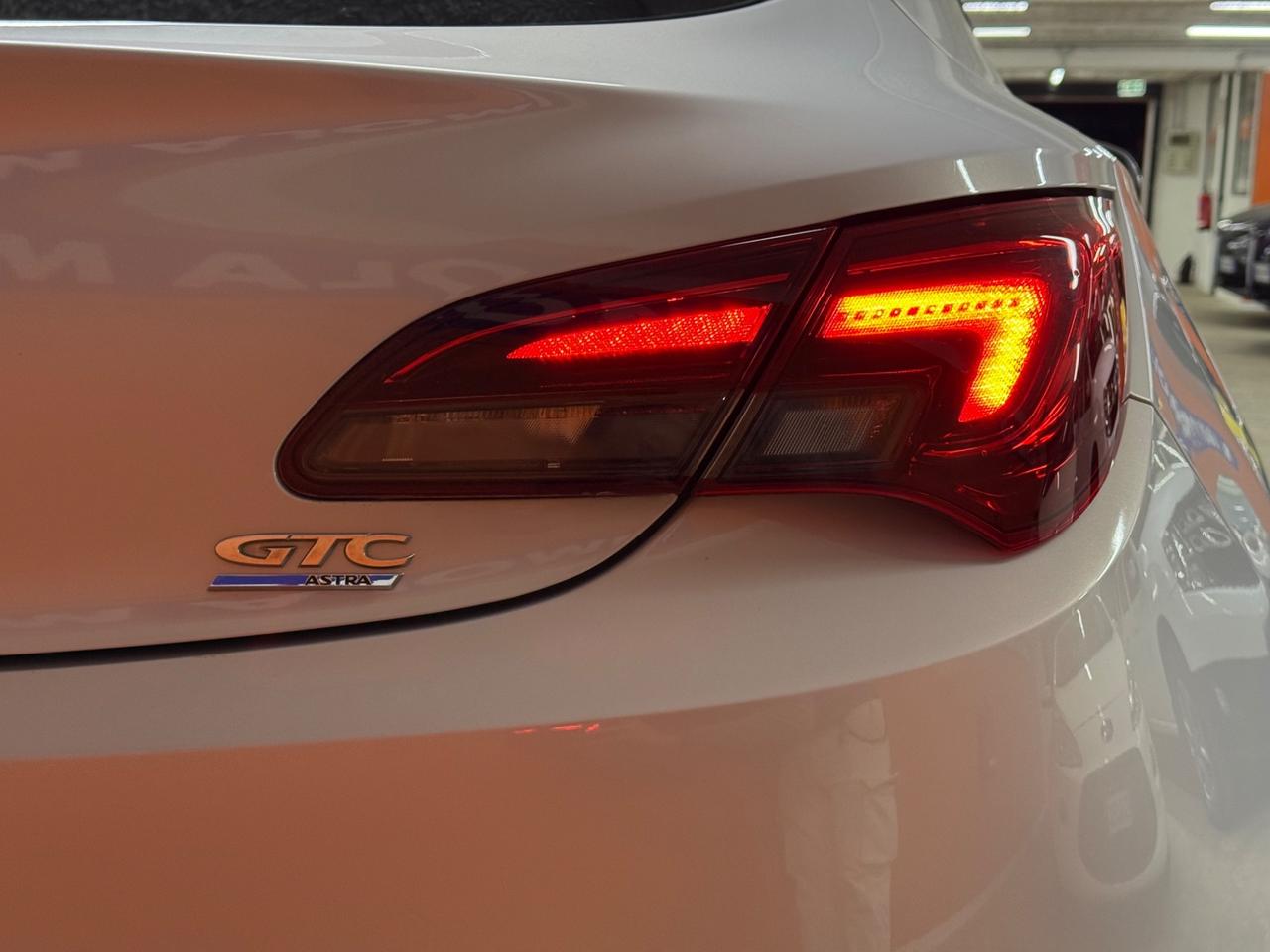 Opel Astra GTC 2.0 CDTI 165CV S&S 3 porte Cosmo S