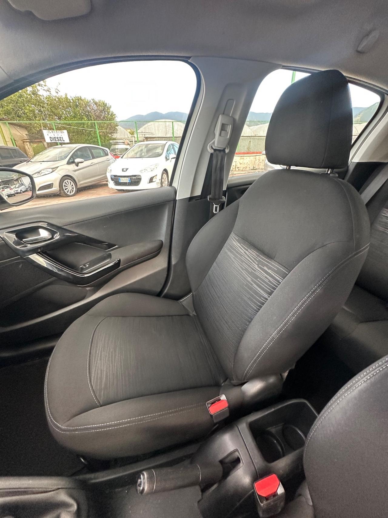 Peugeot 208 1.2 VTi 82 CV 5 porte Allure