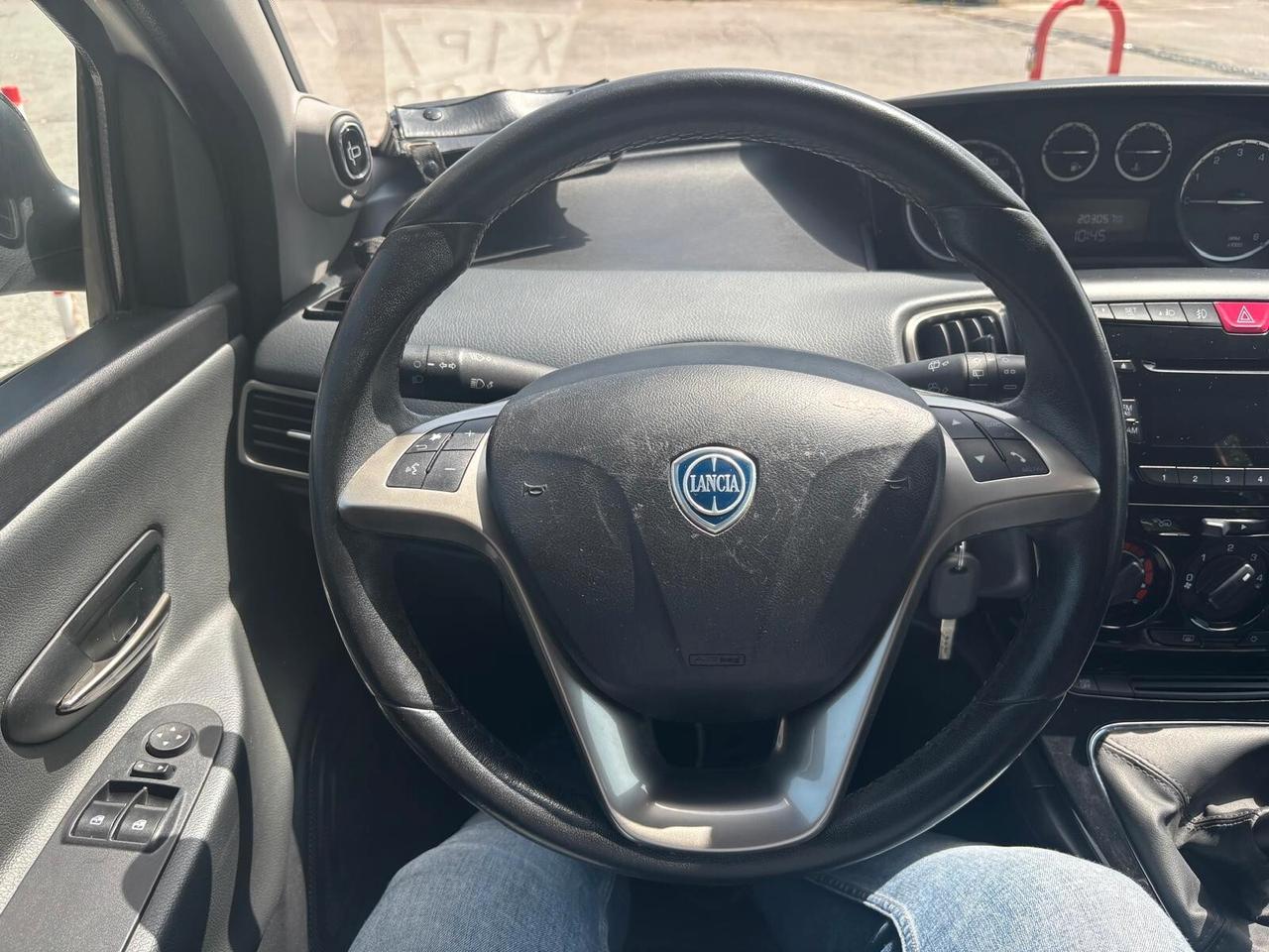 Lancia Ypsilon 0.9 TwinAir 85 CV 5 porte Metano Ecochic Gold