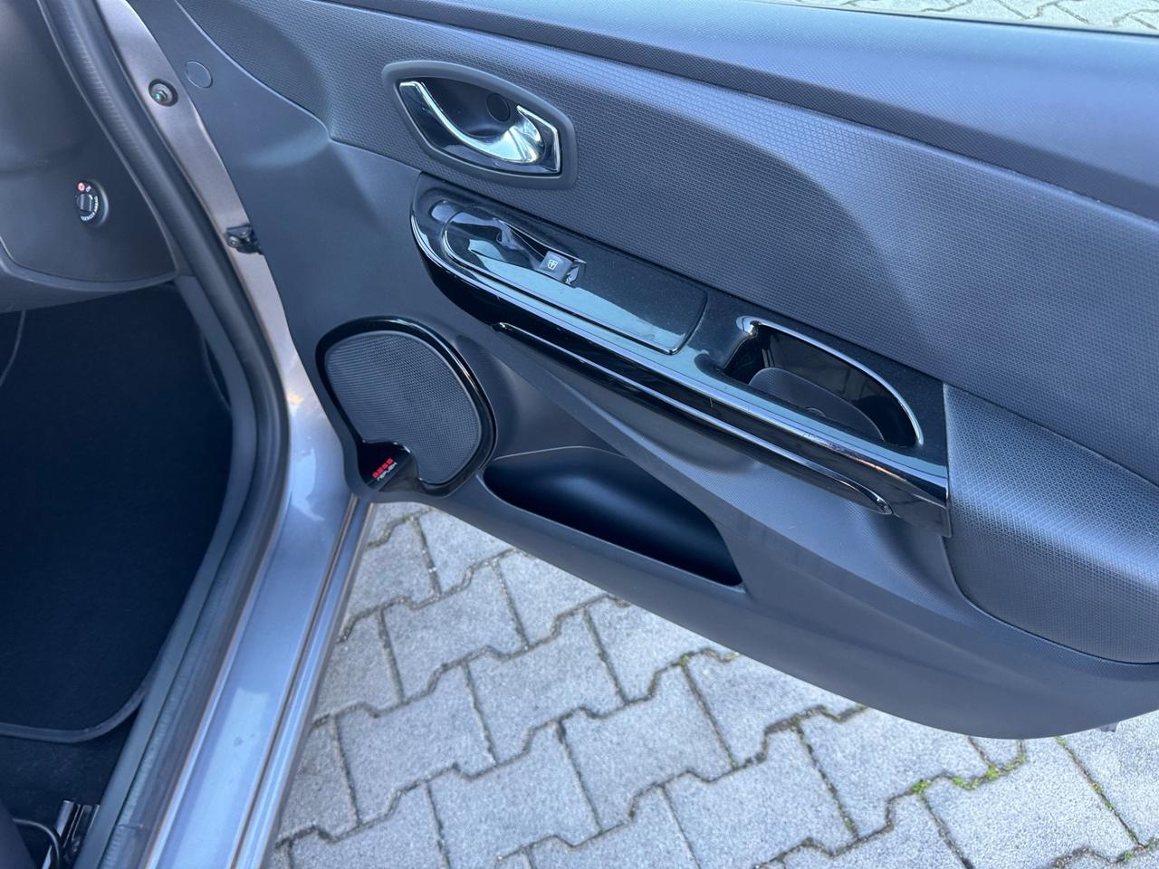 Renault Clio 1.2 75CV 5 porte neopatentati